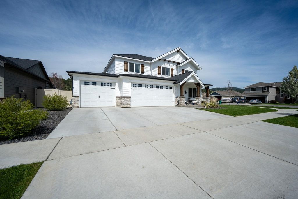 Photo of 13525 E Queen Ave, Spokane Valley, WA 99216 (MLS # 202615827)
