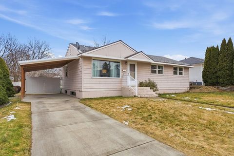 Photo of 5924 N BELT St, Spokane, WA 99205 (MLS # 202613326)