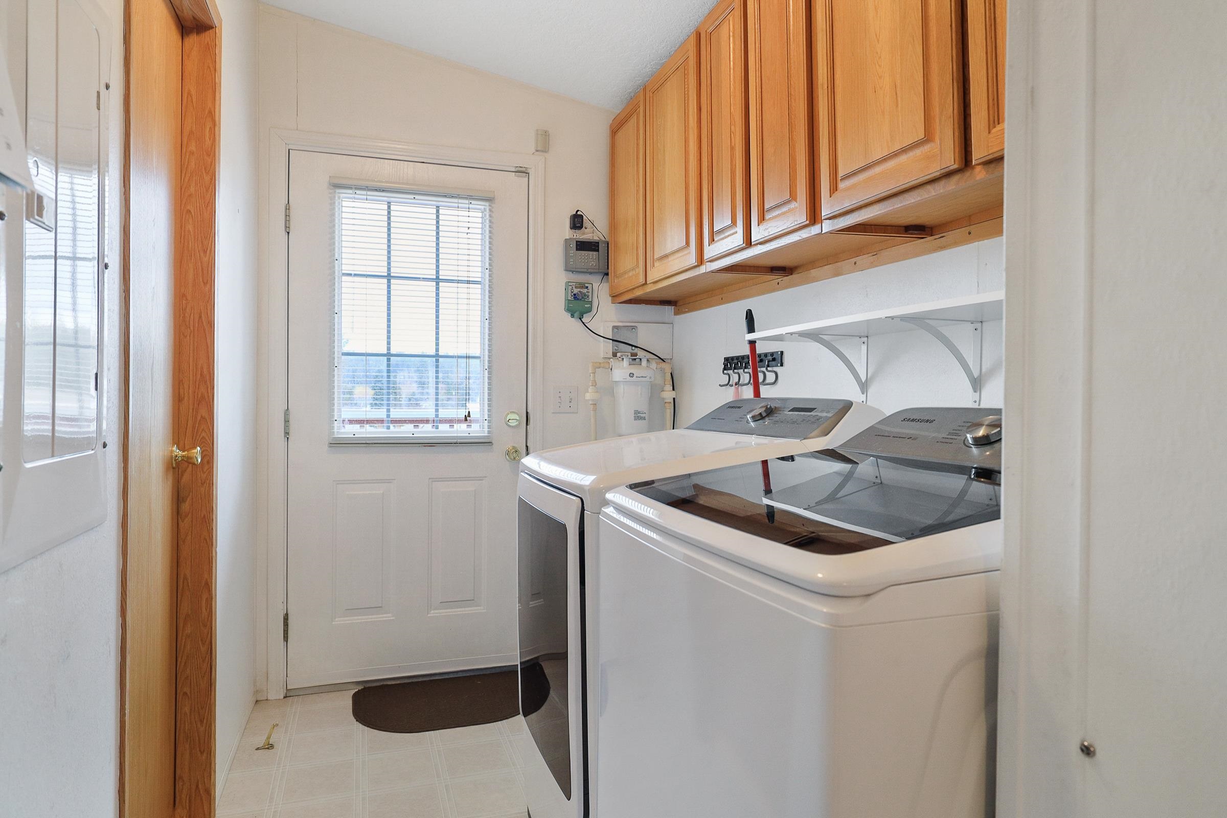 Photo 14 of 20 of 3110 E Chattaroy #1 Rd mobile home