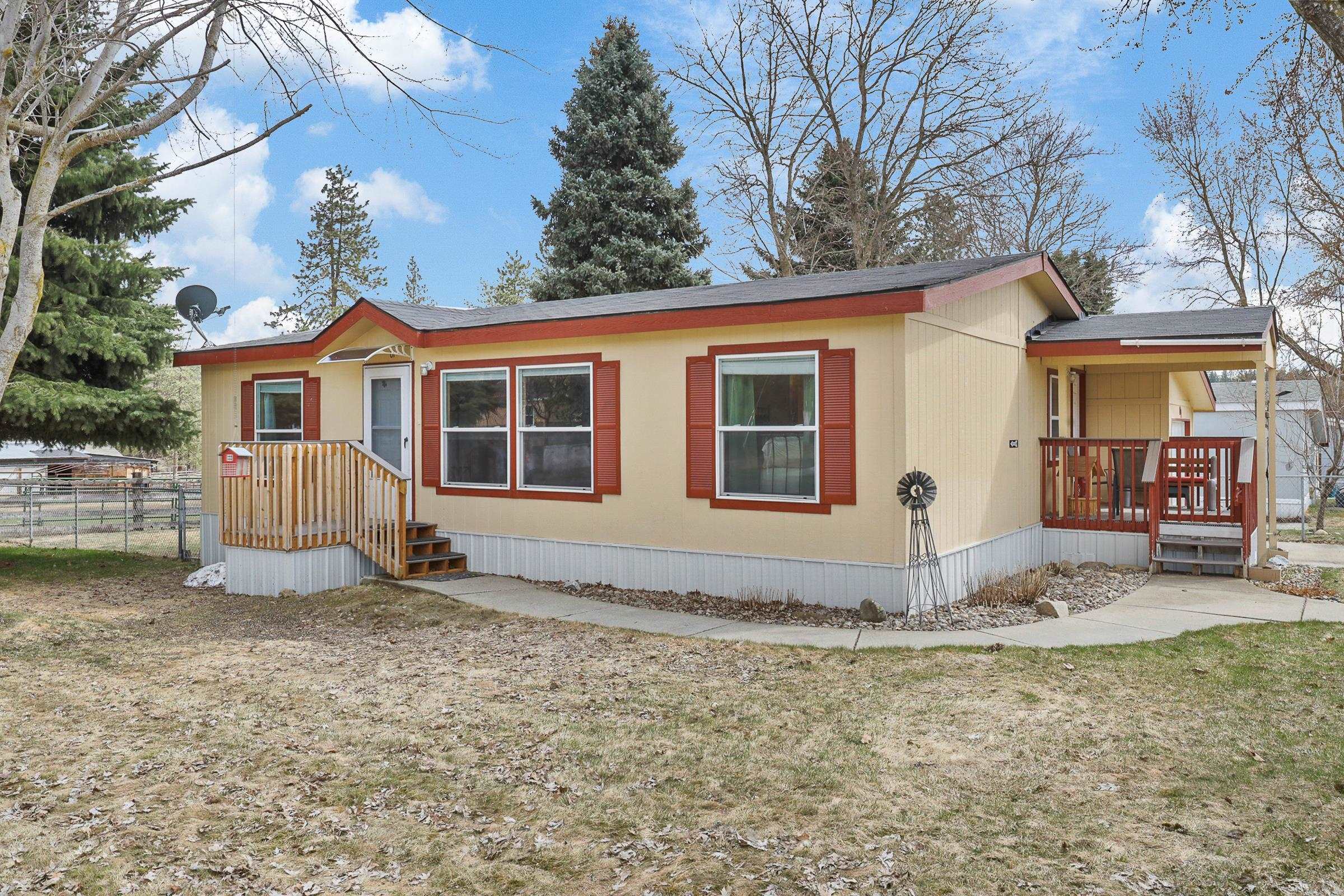Photo 2 of 20 of 3110 E Chattaroy #1 Rd mobile home
