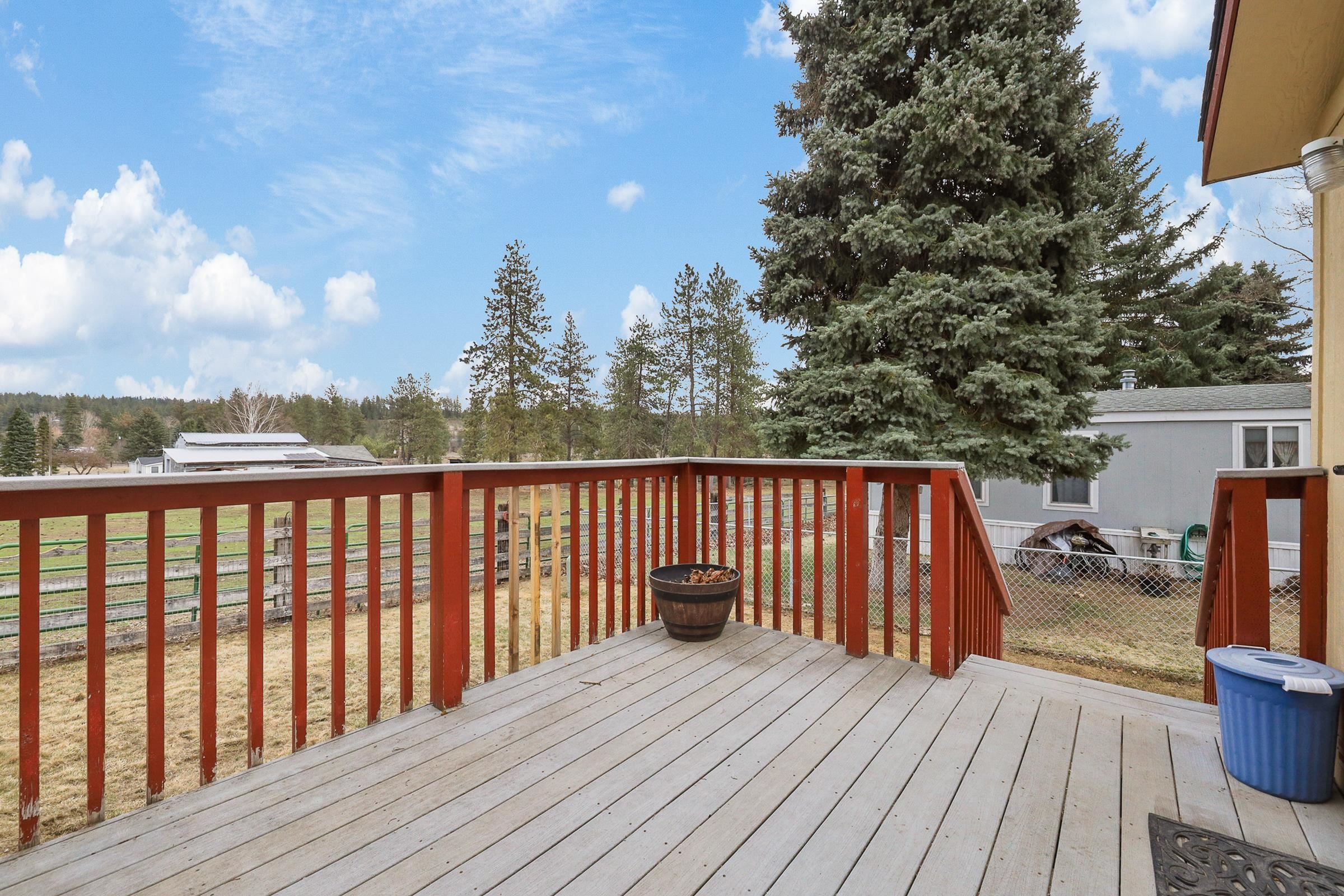 Photo 15 of 20 of 3110 E Chattaroy #1 Rd mobile home