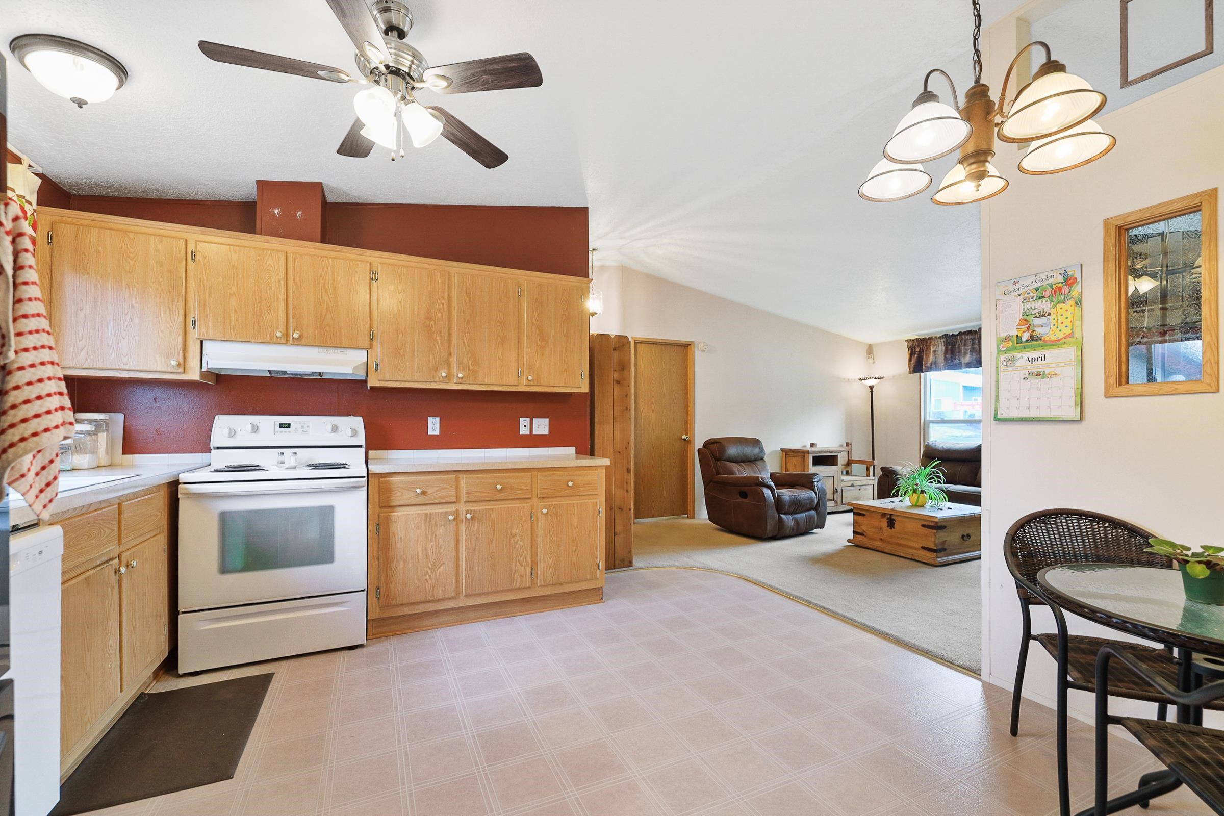Photo 7 of 20 of 3110 E Chattaroy #1 Rd mobile home