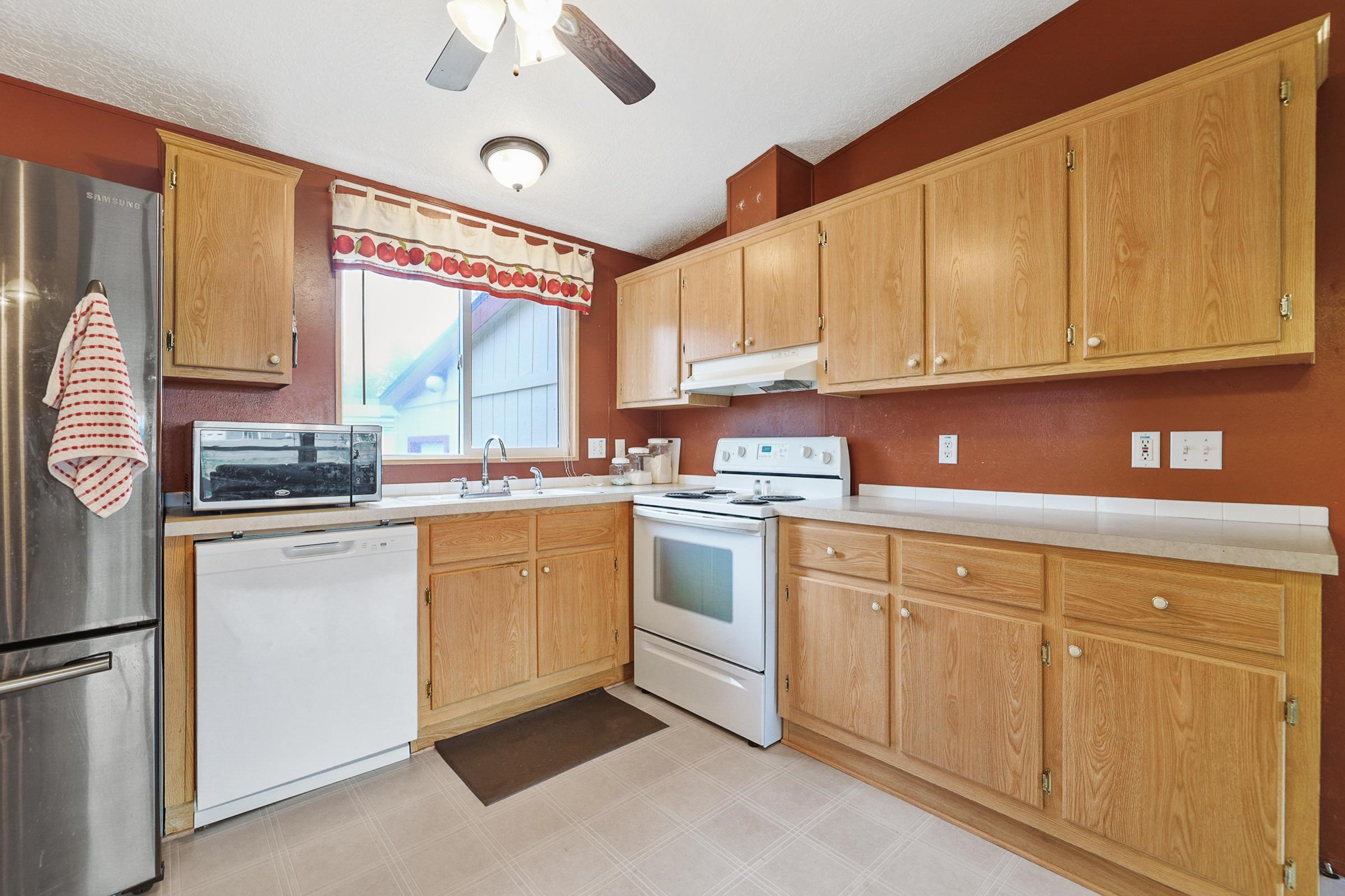 Photo 8 of 20 of 3110 E Chattaroy #1 Rd mobile home