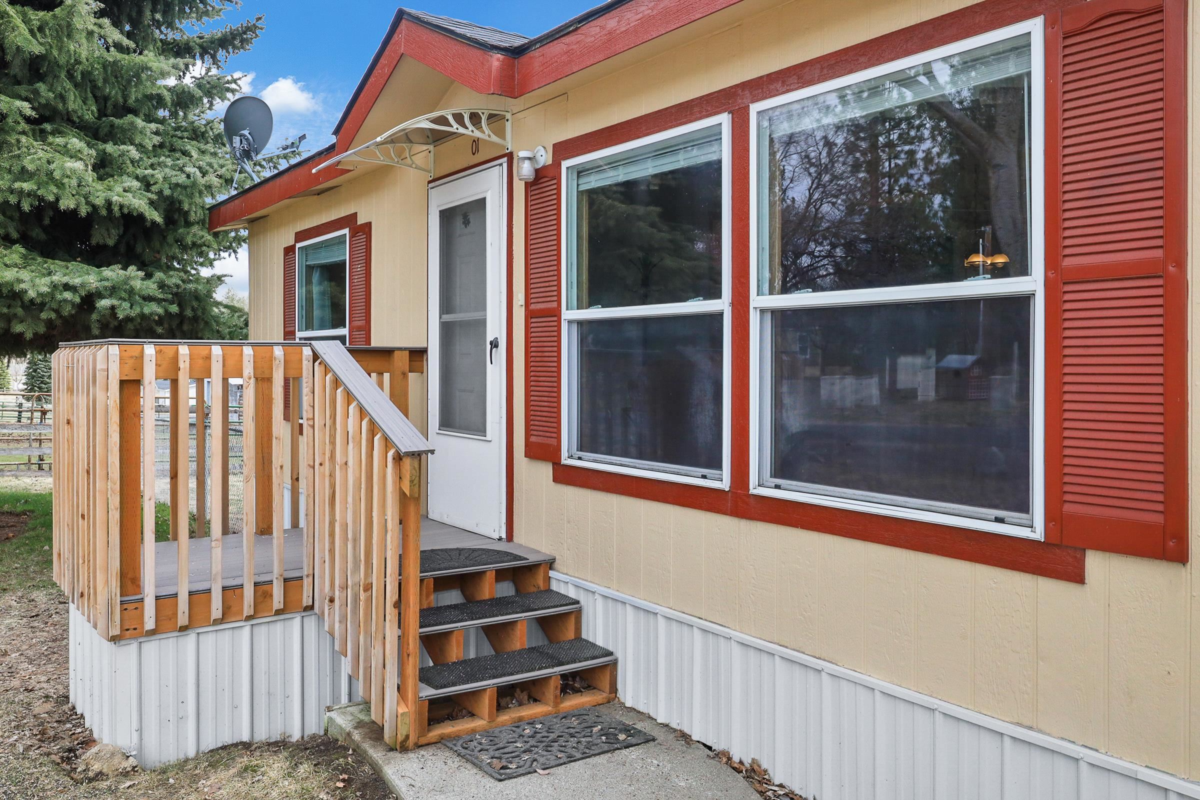 Photo 3 of 20 of 3110 E Chattaroy #1 Rd mobile home