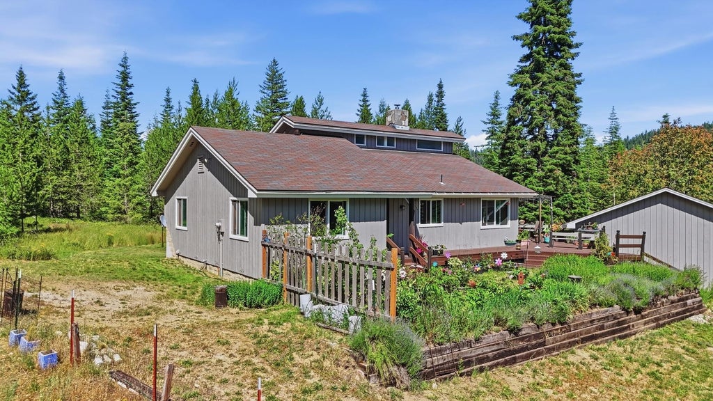 Photo of 851 Balcom Rd, Newport, WA 99156 (MLS # 202619905)