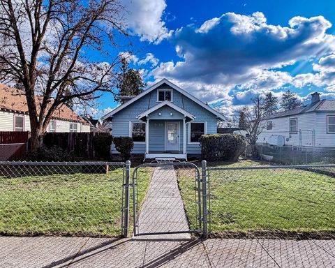 Photo of 508 E Everett Ave, Spokane, WA 99207 (MLS # 202613467)
