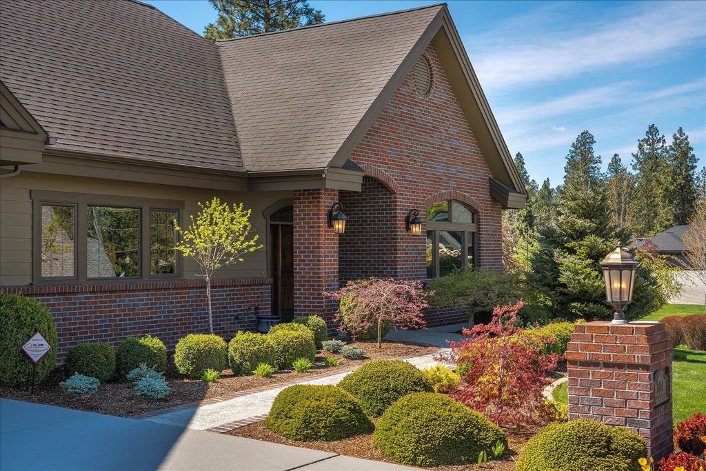 Photo of 2104 E Cherrytree Ln, Spokane, WA 99203 (MLS # 202616449)