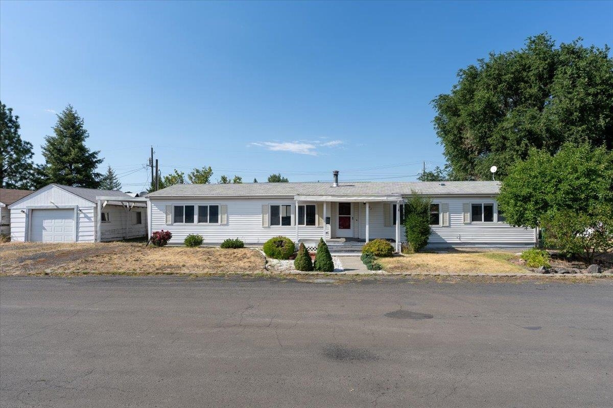 Photo 1 of 37 — 202 Marshall St, Davenport, WA 99122