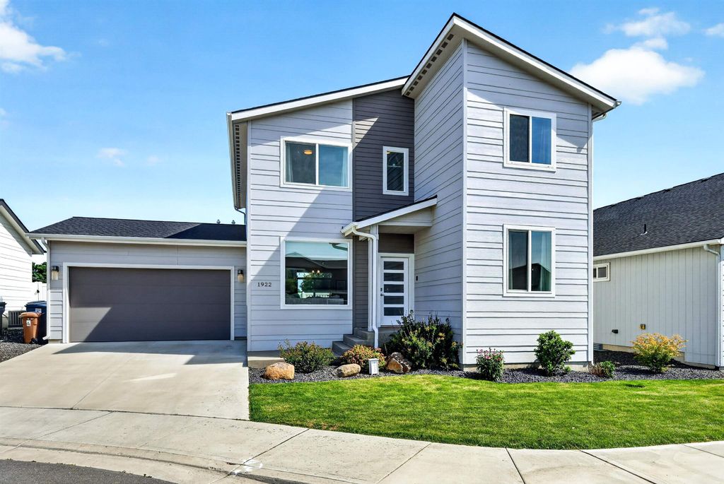 Photo of 1922 W Lavender Ave, Spokane, WA 99206 (MLS # 202619913)