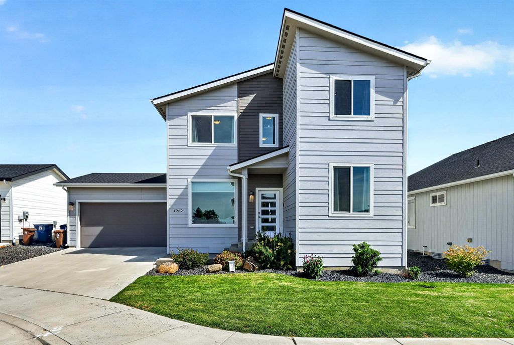 Photo of 1922 W Lavender Ave, Spokane, WA 99206 (MLS # 202619913)