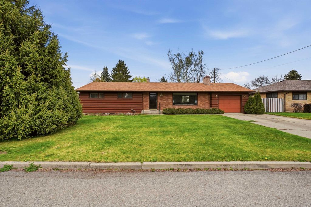 Photo of 10523 E Springfield Ave Ave, Spokane Valley, WA 99206 (MLS # 202615644)