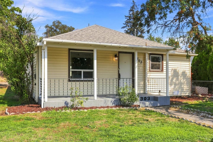Photo 1 of 30 — 303 E Queen Ave, Spokane, WA 99207