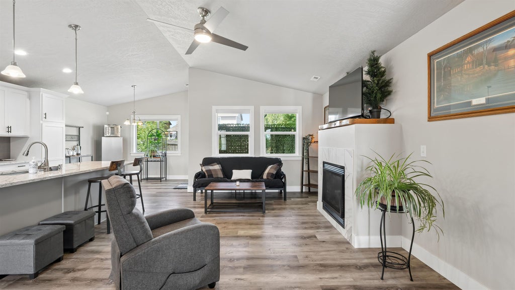 Photo of 1609 E Marilyn Cir, Deer Park, WA 99006 (MLS # 202619988)