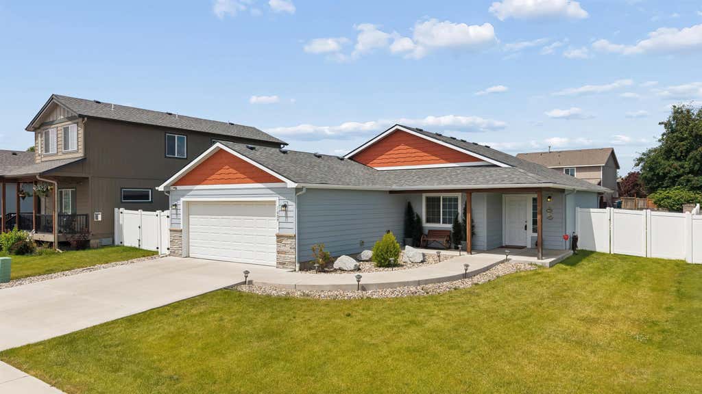 Photo of 1609 E Marilyn Cir, Deer Park, WA 99006 (MLS # 202619988)