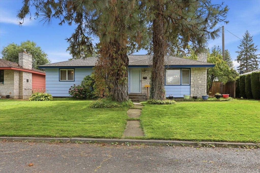 Photo of 1221 W Columbia Ave, Spokane, WA 99205 (MLS # 202624532)