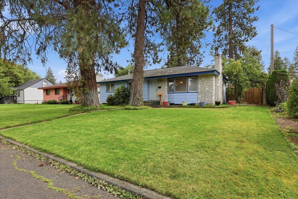 Photo of 1221 W Columbia Ave, Spokane, WA 99205 (MLS # 202624532)