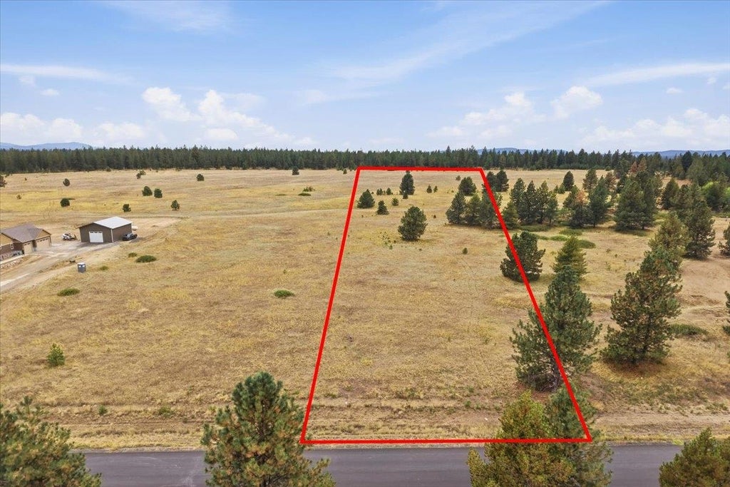 Photo of 623 W Slaton Ln, Deer Park, WA 99006 (MLS # 202625005)