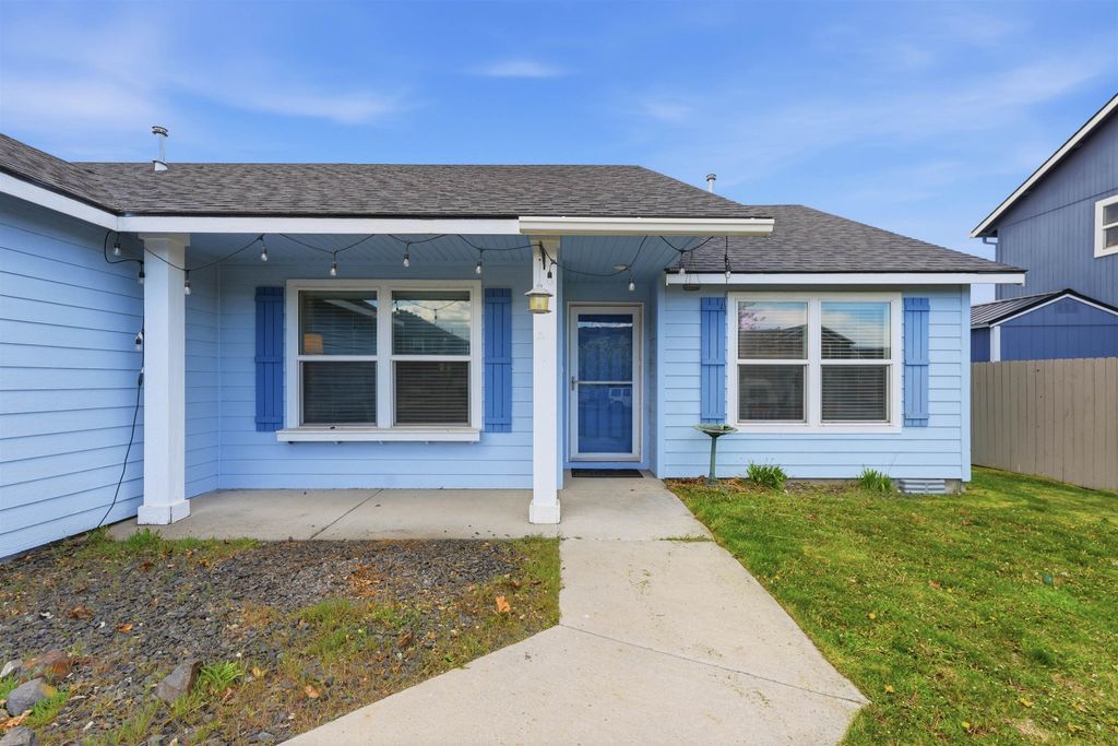 Photo of 12612 W Pacific Ct, Airway Heights, WA 99001 (MLS # 202616212)