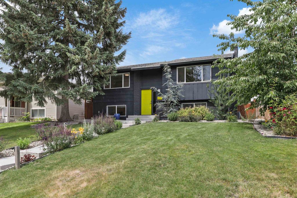 Photo of 3320 W Kiernan Ave, Spokane, WA 99205 (MLS # 202619963)