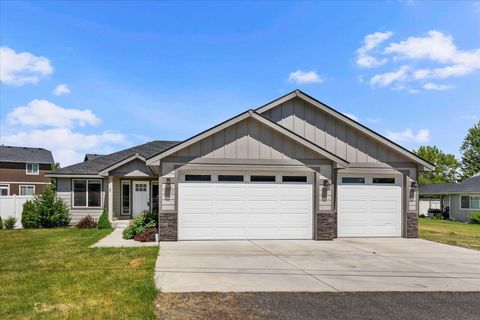 Photo of 7702 N Five Mile Rd, Spokane, WA 99208 (MLS # 202618237)