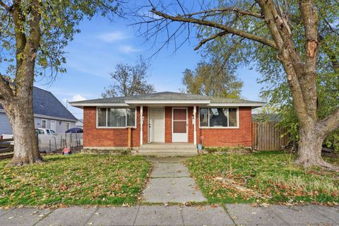 Photo of 1315 E Bridgeport Ave, Spokane, WA 99207 (MLS # 202526808)