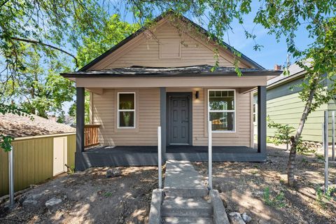 Photo of 1507 N Maple St, Spokane, WA 99201 (MLS # 202526384)