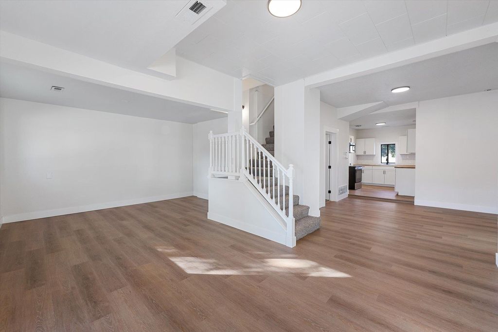 Photo of 824 W Fairview Ave, Spokane, WA 99205 (MLS # 202610860)