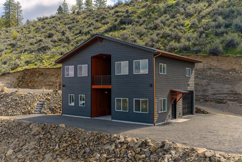Photo of 42840 N Buckhorn Dr, Deer Meadows, WA 99122 (MLS # 202621275)