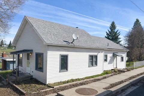 Photo of 204 N Howard St, Tekoa, WA 99033 (MLS # 202614834)