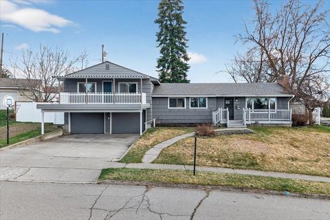 Photo of 6202 N Winston Dr, Spokane, WA 99205 (MLS # 202613976)