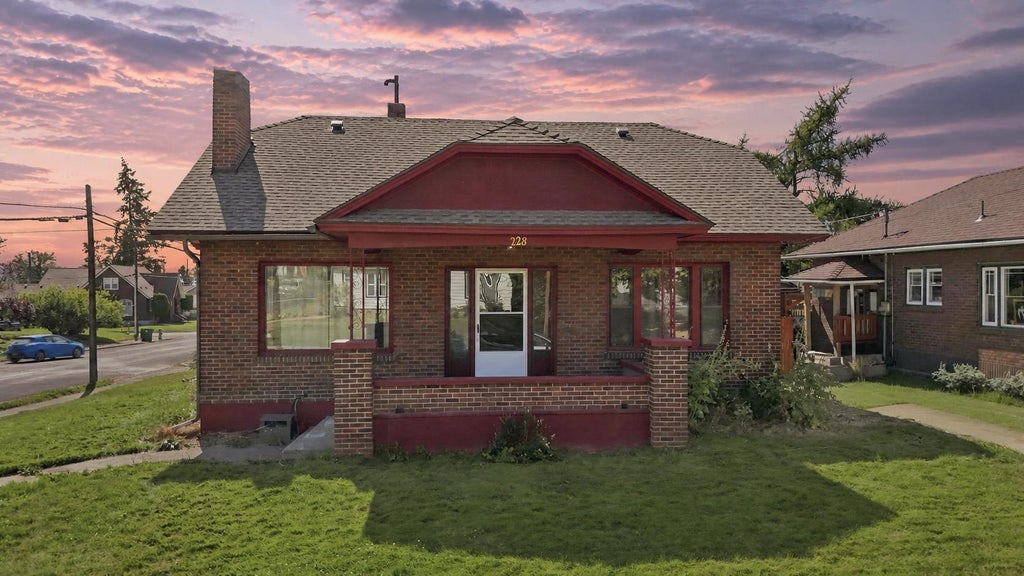 Photo of 228 E GLASS Ave, Spokane, WA 99207 (MLS # 202623595)