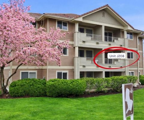 Photo of 639 N Riverpoint Blvd, Spokane, WA 99202 (MLS # 202614759)