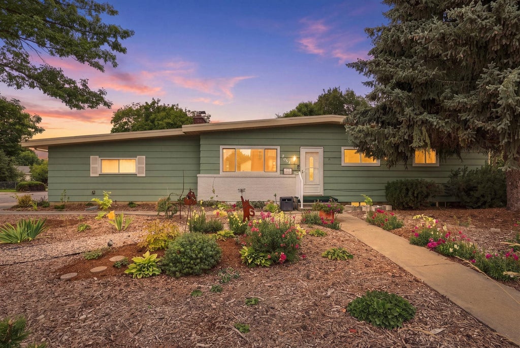 Photo of 2524 S Pines Rd, Spokane, WA 99206 (MLS # 202624352)