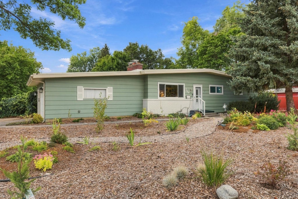 Photo of 2524 S Pines Rd, Spokane, WA 99206 (MLS # 202624352)