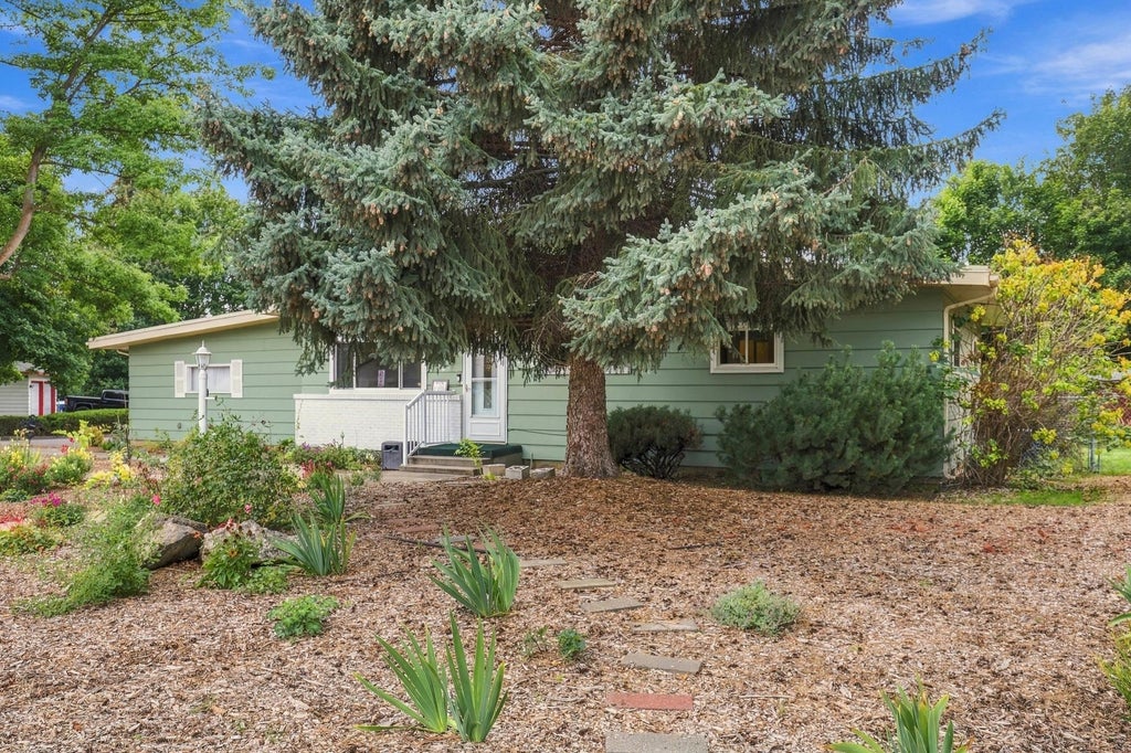 Photo of 2524 S Pines Rd, Spokane, WA 99206 (MLS # 202624352)