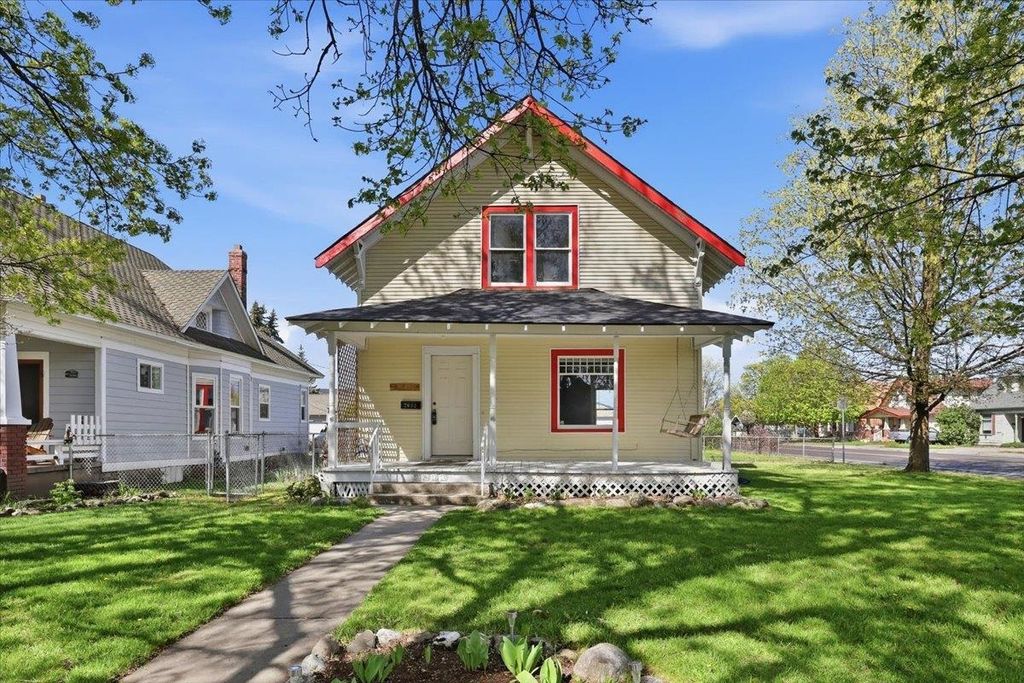 Photo of 2633 N Stevens St, Spokane, WA 99205 (MLS # 202615895)