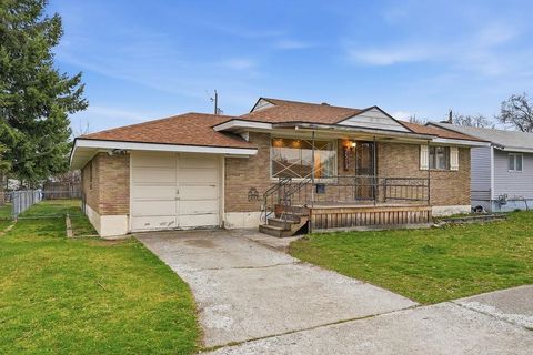 Photo of 2503 N Rebecca St, Spokane, WA 99217 (MLS # 202613944)