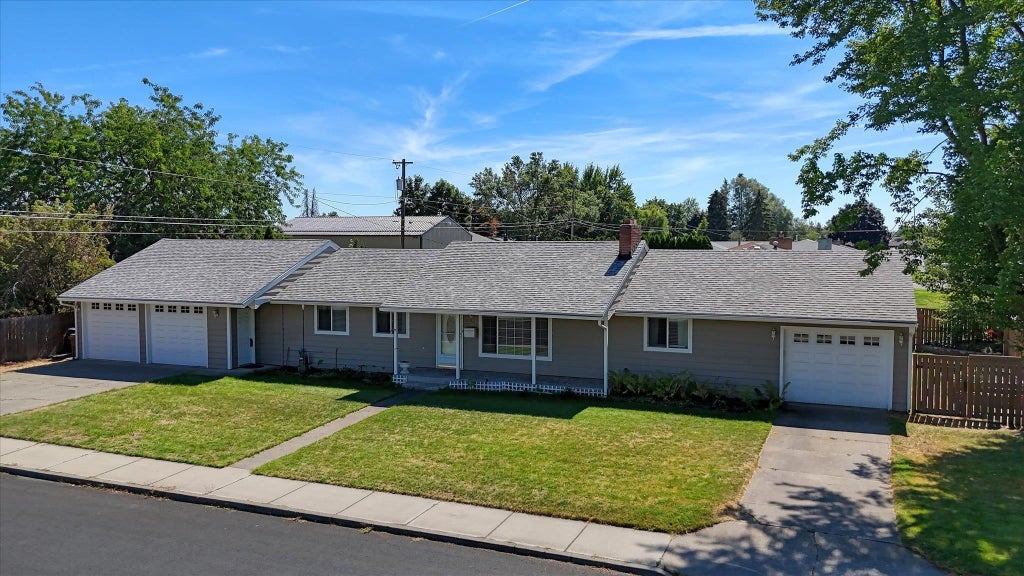 Photo of 534 E COZZA Dr, Spokane, WA 99208 (MLS # 202623657)