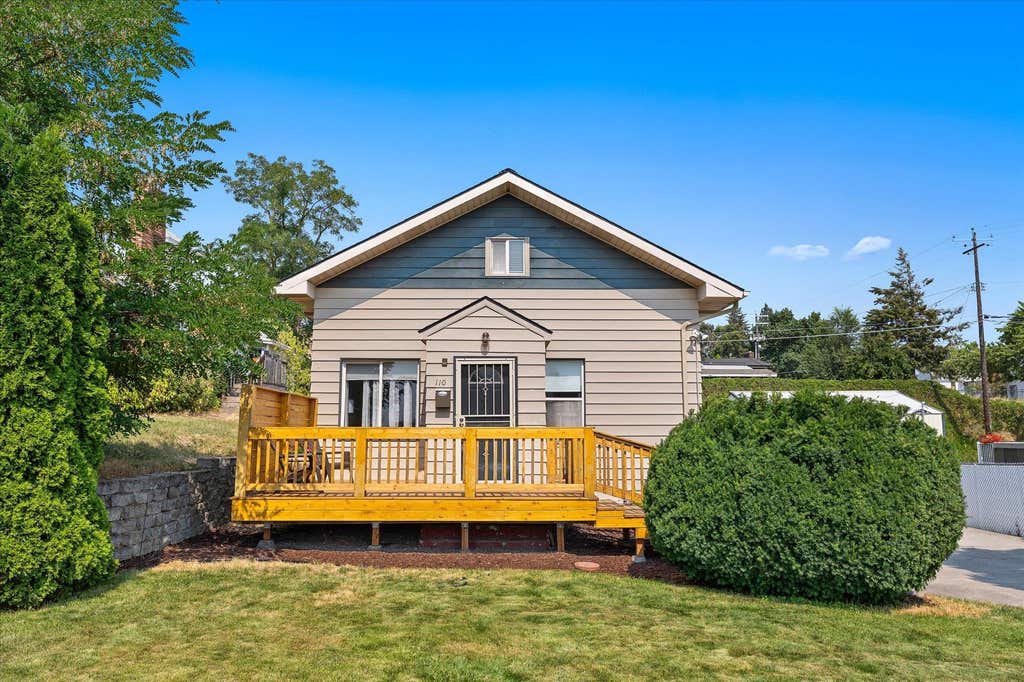Photo of 110 W Gray Ct, Spokane, WA 99205 (MLS # 202622963)