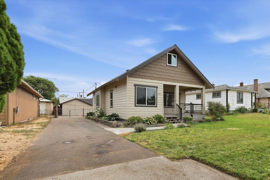 Photo of 2914 N NELSON St, Spokane, WA 99207 (MLS # 202625636)
