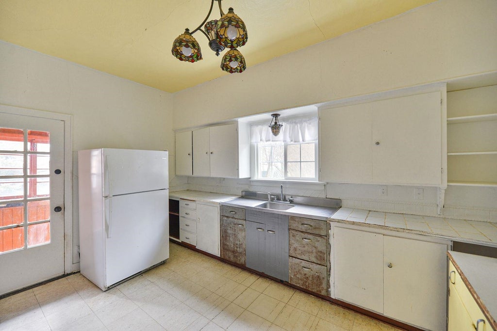 Photo of 204 S Crosby St, Tekoa, WA 99033 (MLS # 202626219)
