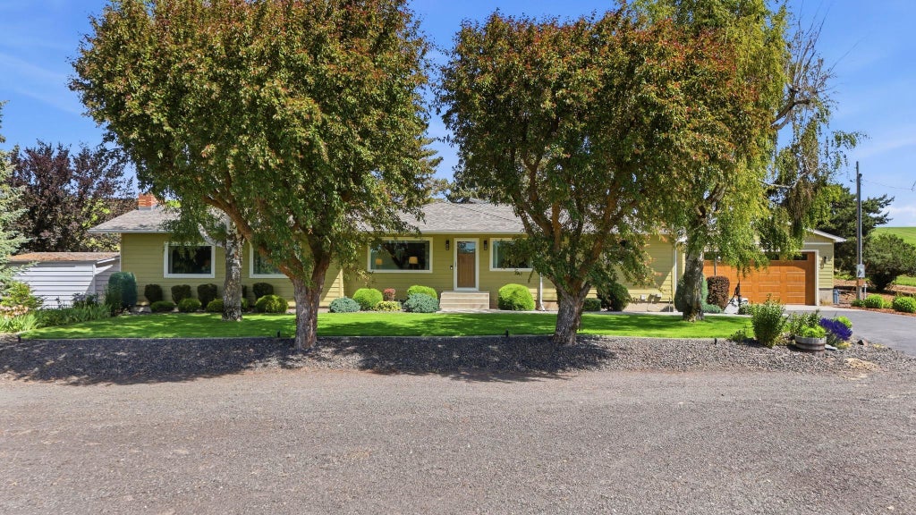 Photo of 12103 E Spring Valley Rd, Latah, WA 99018 (MLS # 202624625)
