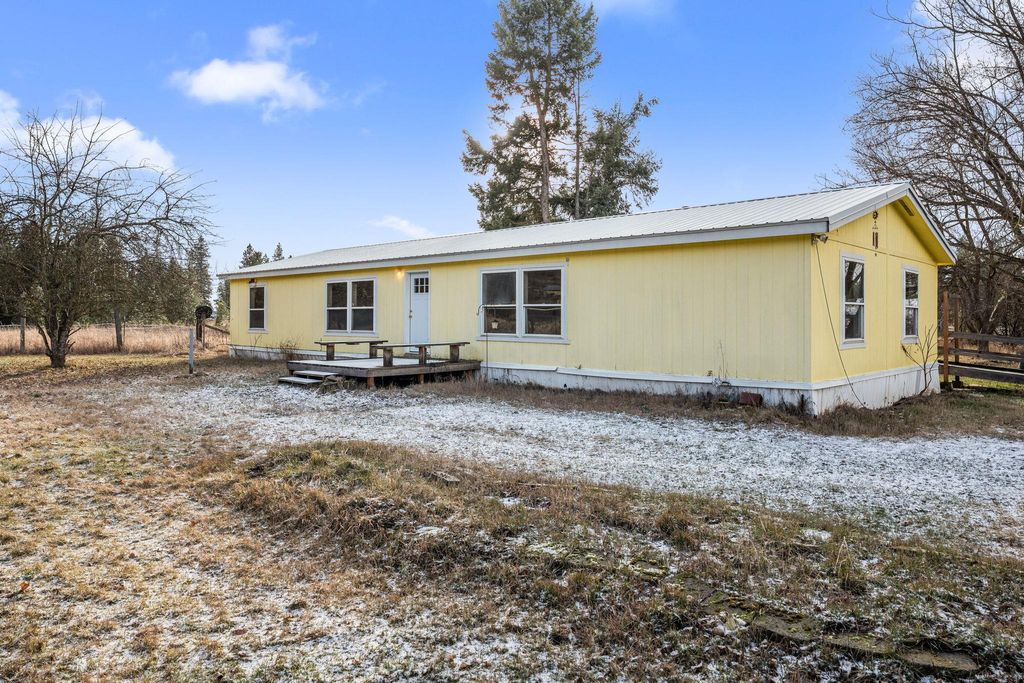 Photo of 30907 N Hardesty Rd, Chattaroy, WA 99003 (MLS # 202612416)