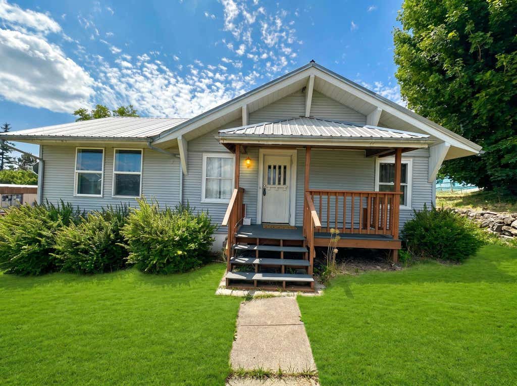 Photo of 521 N Ramsey St, Tekoa, WA 99033 (MLS # 202621273)