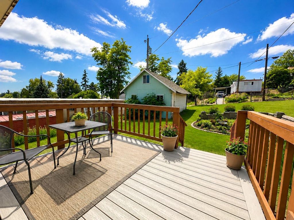 Photo of 521 N Ramsey St, Tekoa, WA 99033 (MLS # 202621273)