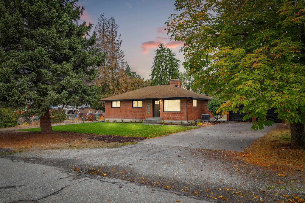 Photo of 1108 N Fox Rd, Spokane Valley, WA 99206 (MLS # 202525518)