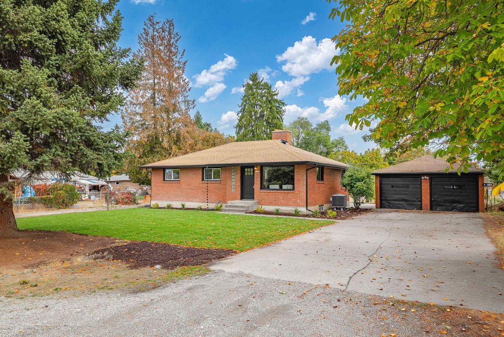 Photo of 1108 N Fox Rd, Spokane Valley, WA 99206 (MLS # 202525518)
