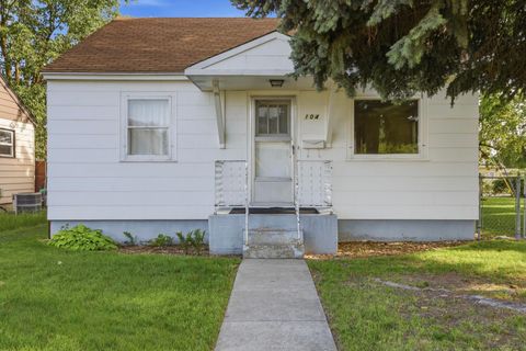Photo of 104 E Providence Ave, Spokane, WA 99207 (MLS # 202618441)