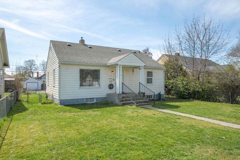 Photo of 1127 W Kiernan Ave, Spokane, WA 99205 (MLS # 202616502)