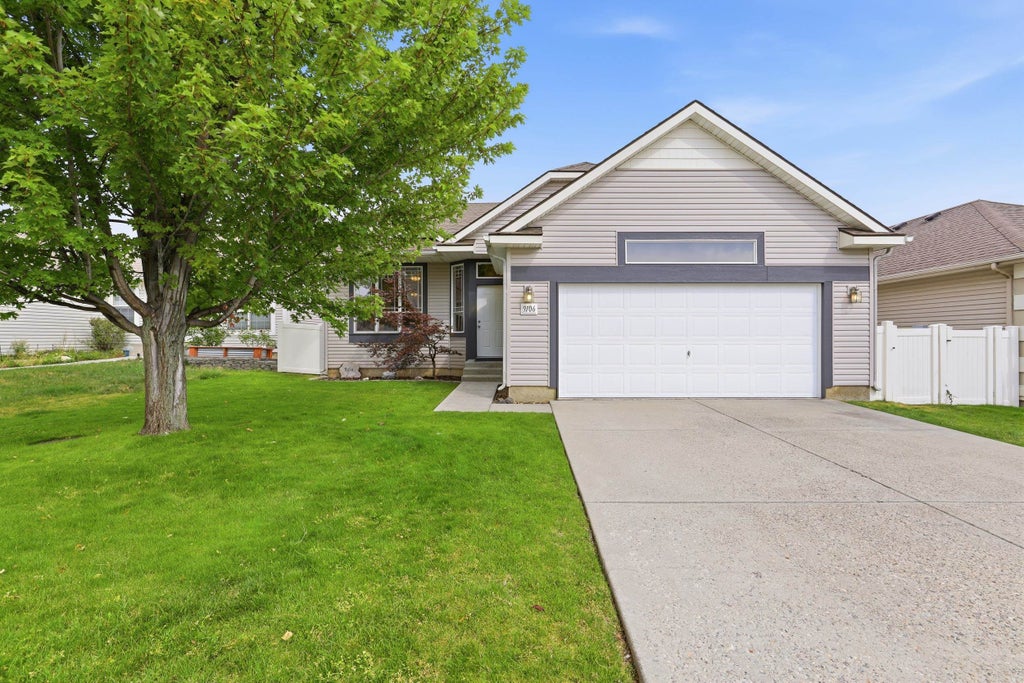 Photo of 9106 N Oak St, Spokane, WA 99208 (MLS # 202622876)